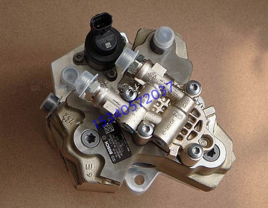 博士高压油泵燃油喷射泵总成、发动机总成D4988595